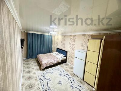 1-комнатная квартира · 32 м² · 1/5 этаж, Майкудук, 14й микрорайон 6 — Маг «Казахстан» за 2 000 ₸ в Караганде, Алихана Бокейханова р-н