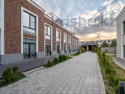 5-комнатная квартира · 204 м² · 1/3 этаж, Жандарбекова 111 за 220 млн ₸ в Алматы