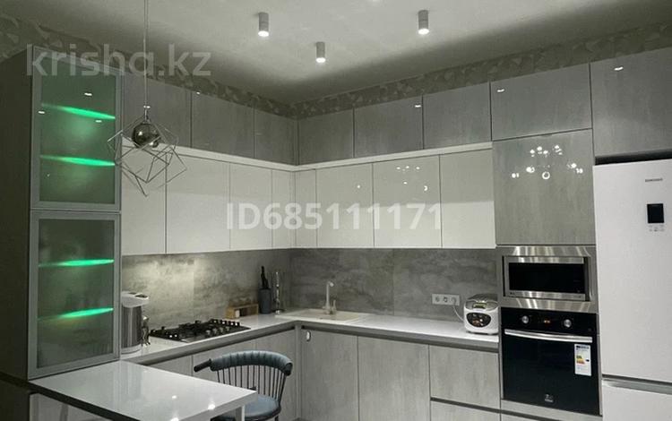 Отдельный дом · 5 комнат · 200 м² · 10 сот., Геолог 49 за 41 млн 〒 в Атырау — фото 15