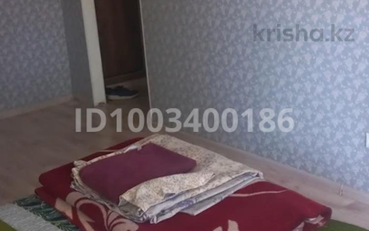 1-комнатная квартира · 35 м² · 1/5 этаж, мкр 4 27 за 8 000 ₸ в Уральске — фото 2