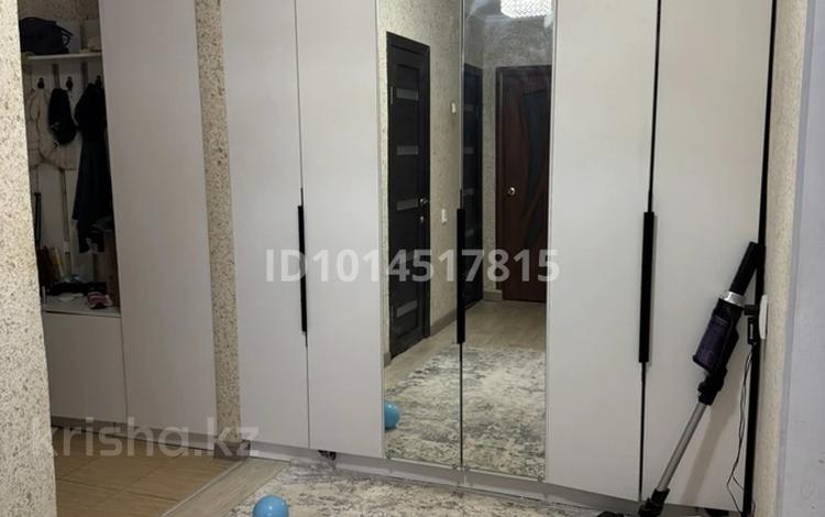 2-бөлмелі пәтер · 50.9 м² · 3/5 қабат, Строитель ш/а. 1/3, бағасы: 21 млн ₸ в Уральске, мкр Строитель — фото 2