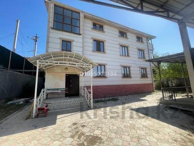 Жеке үй · 12 бөлме · 500 м² · 6 жүзд., Квартал 4.329б — На против СДУ, бағасы: 165 млн ₸ в Каскелене