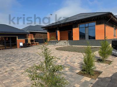 Отдельный дом · 5 комнат · 240 м² · 10 сот., Сарбаз 9 — Казакойл за 120 млн 〒 в Актобе, жилой массив Кирпичный