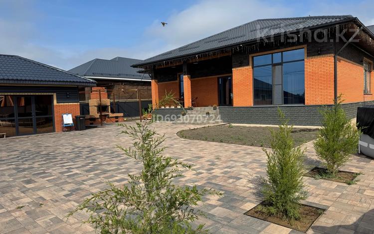 Отдельный дом · 5 комнат · 240 м² · 10 сот., Сарбаз 9 — Казакойл за 105 млн 〒 в Актобе, жилой массив Кирпичный — фото 42