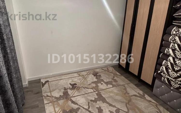 3-комнатная квартира · 60 м² · 1/5 этаж, привокзалный 5 32 1 за 13.5 млн ₸ в Атырау, мкр Привокзальный-5 — фото 2