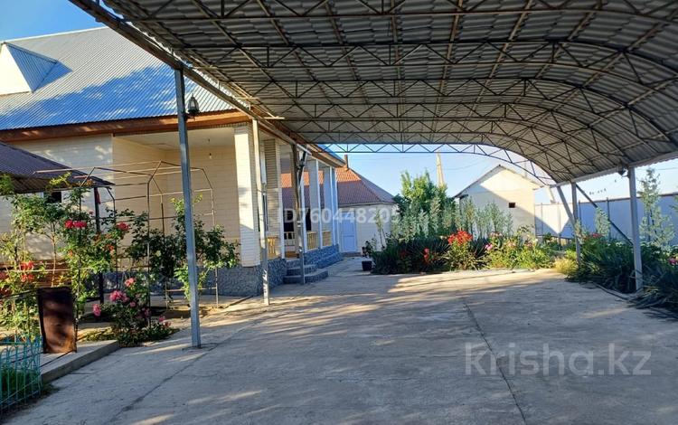 Отдельный дом · 6 комнат · 200 м² · 10 сот., Турысбекова 20/А — Келісім бар,бартер карастырылады,судың жағасы,Попловок кафе,гестің жолында за 45 млн ₸ в Шардара — фото 2