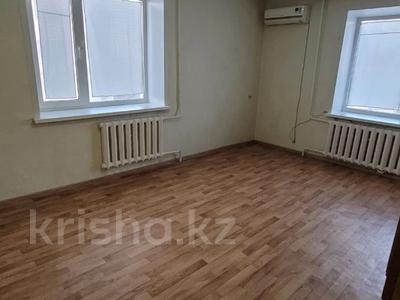 2-комнатная квартира, 48.8 м², 4/5 этаж, Ларина за 10.3 млн 〒 в Уральске