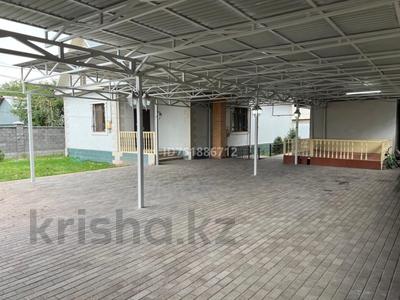 Продажа домов и дачи в Алматы: Отдельный дом · 4 комнаты · 100 м² · 6 сот., мкр Шанырак-2, Рахимова 21 за 70 млн 〒 Отдельный дом · 4 комнаты · 100 м² · 6 сот., мкр Шанырак-2, Рахимова 21 за 70 млн 〒 в Алматы, Алатауский р-н