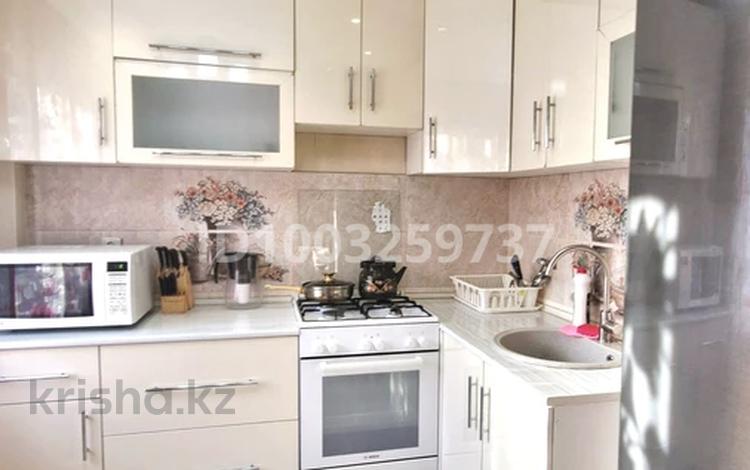 1-бөлмелі пәтер · 50 м² · 4/5 қабат, Казыбек би 116 — Абая, бағасы: 14 000 〒 в Таразе — фото 2