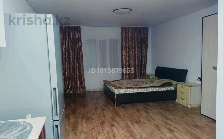 1-комнатная квартира · 40 м² · 1/2 этаж, мкр Айнабулак-3 191/4 за 150 000 ₸ в Алматы, Жетысуский р-н — фото 2