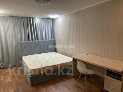 3-комнатная квартира · 62 м² · 1/5 этаж, Титова 29 — По Титова в доме где магазин 3 Розы , первый подьезд от улицы Титова за ~ 30 млн 〒 в 