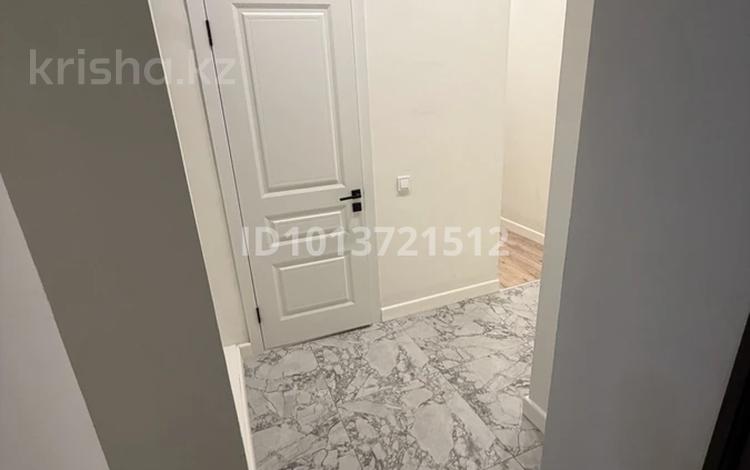 1-бөлмелі пәтер · 38 м² · 5/7 қабат, 17-ш/а. 107, бағасы: 13 000 ₸ в Актау, 17-й мкр — фото 2