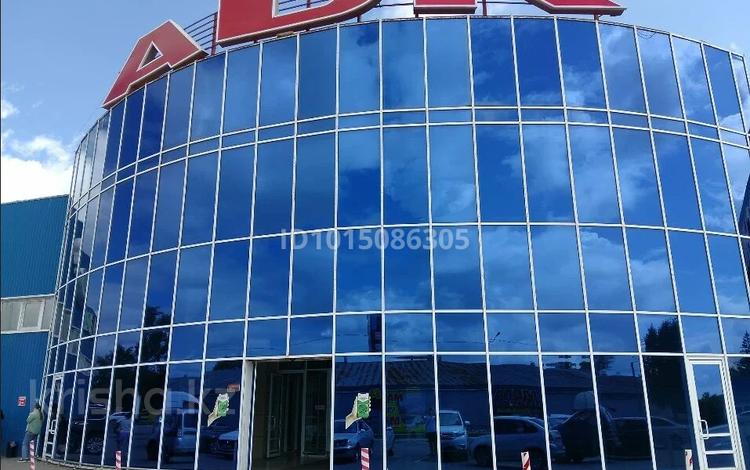 Магазины и бутики, общепит, фитнес и спорт, образование, развлечения, конференц-залы, кабинеты и рабочие места · 600 м² за 1.9 млн ₸ в Усть-Каменогорске — фото 4