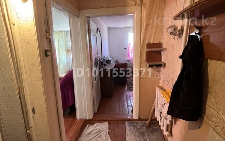 3-бөлмелі пәтер · 50 м² · 1/2 қабат, Манапова 52 — Библиотека, магазин шынар, бағасы: 60 000 ₸ в Зайсане — фото 2
