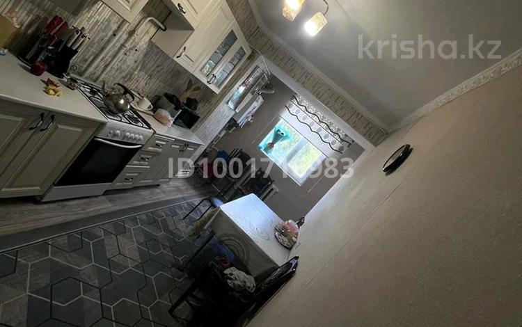 4-комнатная квартира · 90 м² · 2/2 этаж, Абая1 17 — Школа Мухтар Арына,садик Алтын уя за 14 млн ₸ в Актобе, жилой массив Жилянка — фото 2
