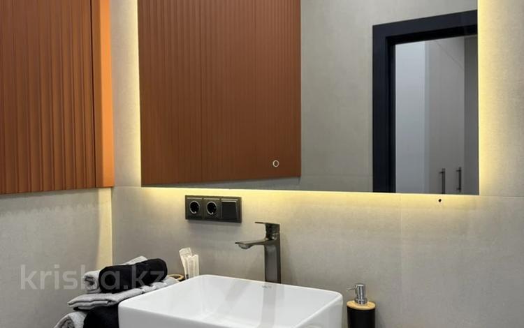 1-комнатная квартира · 46 м² · 9/17 этаж, мкр Юго-Восток, Букетова 3/3 за 31.8 млн 〒 в Караганде, Казыбек би р-н — фото 2