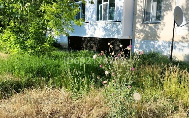 2-бөлмелі пәтер · 48 м² · 1/5 қабат, Молодежный 38а, бағасы: 6 млн ₸ в Кандыагаш — фото 18