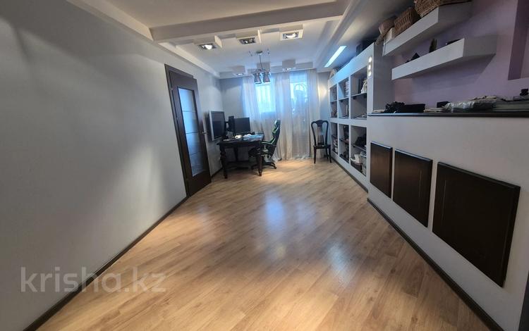 3-бөлмелі пәтер · 70 м² · 3/9 қабат, мкр Юго-Восток, Мкр Юго-Восток, проспект Шахтёров 31, бағасы: 25 млн ₸ в Караганде, Казыбек би р-н — фото 2
