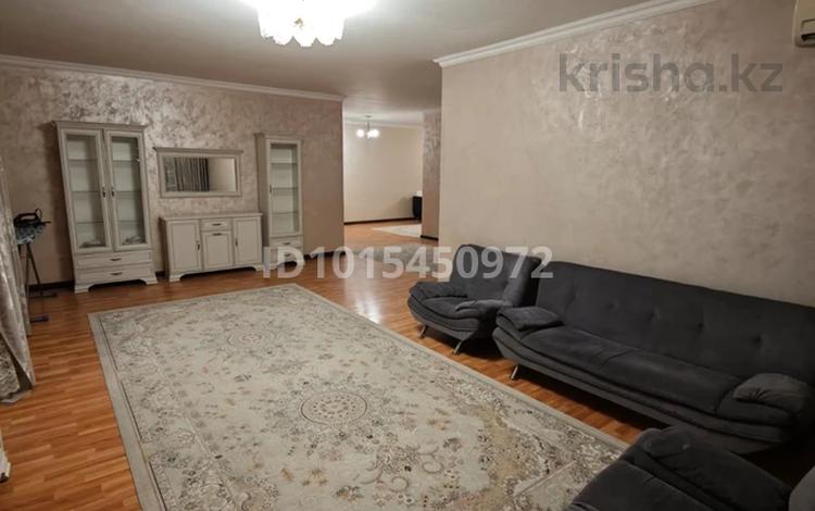 3-комнатная квартира · 137 м², мкр Керемет 6 за 750 000 ₸ в Алматы, Бостандыкский р-н — фото 2