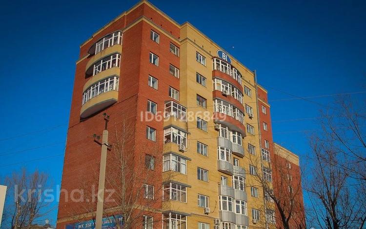 2-комнатная квартира, 60 м², 1/9 этаж, Тауелсіздік 14