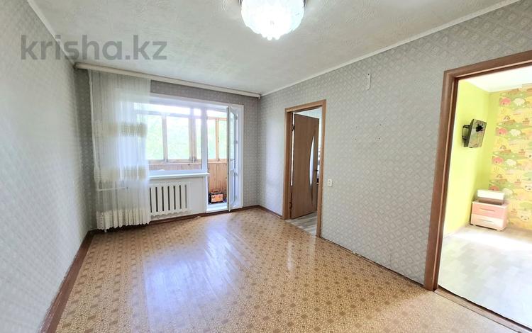 3-комнатная квартира · 48 м² · 4/5 этаж, Майкудук, Майкудук, 17й микрорайон 50 за 11 млн ₸ в Караганде, Алихана Бокейханова р-н — фото 2