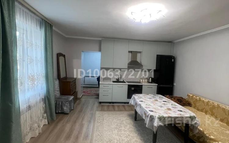 Отдельный дом · 1 комната · 30 м², Мусинова 2 б — 66 квартал 9 за 130 000 〒 в Семее — фото 2