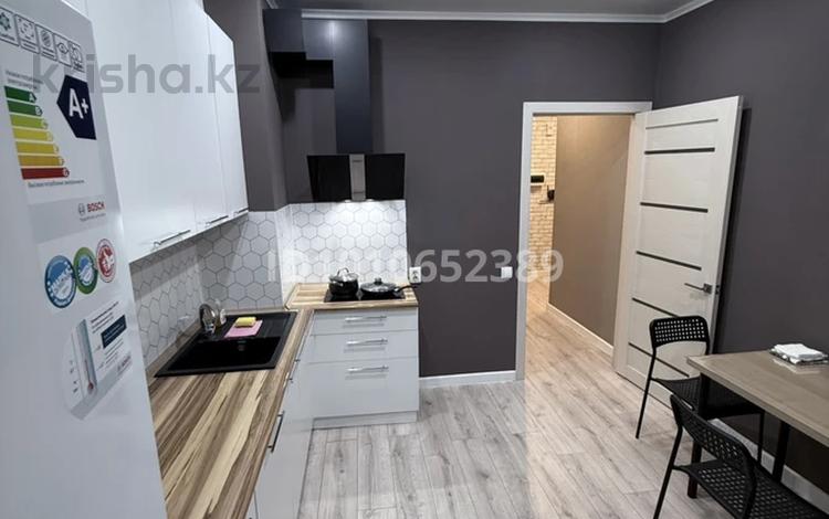 1-комнатная квартира · 45 м² · 7/10 этаж, Каныша Сатпаева 57/2 — За драм театром за 16 000 ₸ в Усть-Каменогорске — фото 2