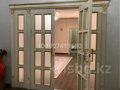 Отдельный дом · 6 комнат · 240 м² · 10 сот., мкр Нурсая, Куншуак за 120 млн 〒 в Атырау