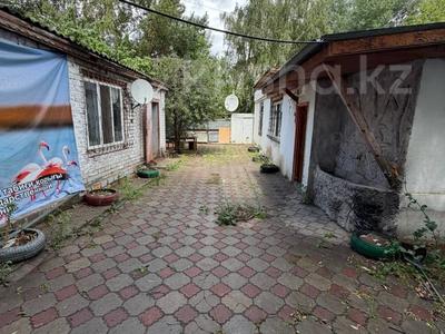 Отдельный дом · 8 комнат · 200 м² · 300 сот.,  Переулок Есильский 14А за 500 000 ₸ в Астане, р-н Байконур