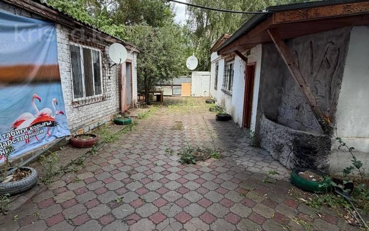 Отдельный дом · 8 комнат · 200 м² · 300 сот.,  Переулок Есильский 14А за 500 000 ₸ в Астане, р-н Байконур — фото 3