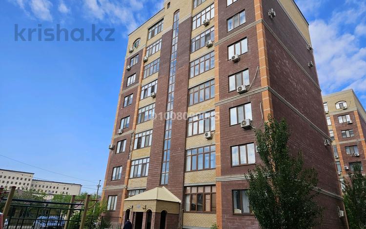 3-комнатная квартира · 106 м² · 6/8 этаж, мкр Нурсая, Пр-д Султанахмет Кожыков 4 за 47 млн ₸ в Атырау — фото 35