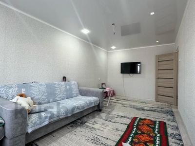 2-комнатная квартира · 45 м² · 4/5 этаж, мкр Айгуль, Матросова за 15 млн 〒 в Уральске