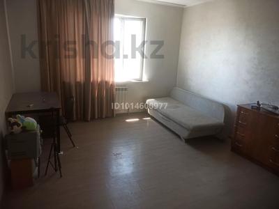 2-комнатная квартира · 83 м² · 8/9 этаж, мкр Аксай-3Б 30 за 260 000 ₸ в Алматы, Ауэзовский р-н