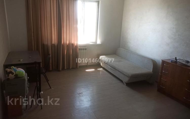 2-комнатная квартира · 83 м² · 8/9 этаж, мкр Аксай-3Б 30 за 260 000 ₸ в Алматы, Ауэзовский р-н — фото 2