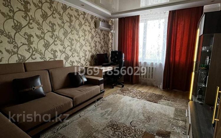 2-бөлмелі пәтер, 64 м², 7/9 қабат, 5 мкрн 5, бағасы: 18 млн 〒 в Аксае — фото 2