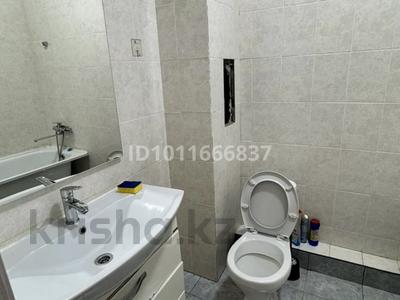 1-бөлмелі пәтер · 64 м² · 2/5 қабат, мкр. Алтын орда 228 — Рядом ресторан Гаража, бағасы: 150 000 ₸ в Актобе