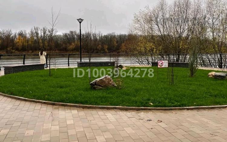 Жер телімі · 7.5 сотық, Пугачева 53/1 — Курмангазы, бағасы: 125 млн ₸ в Уральске, мкр Школьник — фото 19
