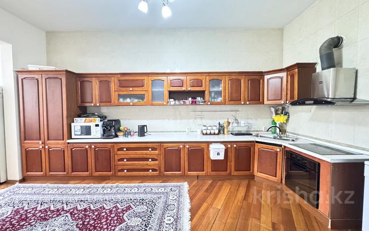 5-комнатная квартира · 350 м², Омарова 35/1 за 800 000 ₸ в Алматы, Медеуский р-н — фото 2