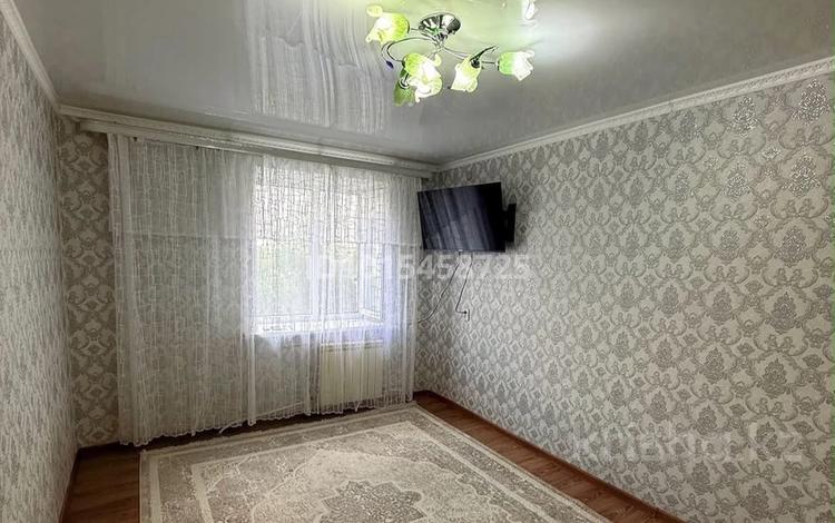 2-комнатная квартира · 44 м² · 5/5 этаж, мкр Жилгородок — Жилгородок за 150 000 ₸ в Актобе — фото 2