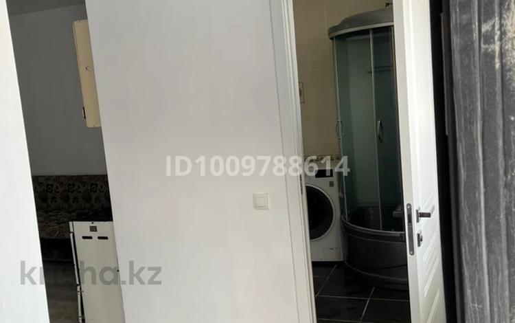 1-бөлмелі пәтер · 36 м² · 1/1 қабат, мкр Акбулак, ул мамутова, бағасы: 130 000 ₸ в Алматы, Алатауский р-н — фото 2