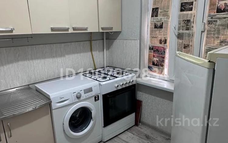 1-бөлмелі пәтер · 31 м² · 2/5 қабат, 1 ші Мөлтек ауданы 1 — Түркістан қ., 1-ші мөлтек ауданы 2-ші қабат Толықтай ремонттан өткен/едені ламинат,потолок натяжной,қабырғалары обой/. Ремонтында ешқандай мін жоқ. Ас бөлмесі жабдықталған./Кір жуатын машина,газ плита,тоңазытқыш,шкаф қалады/., бағасы: 10 млн 〒 в Туркестане — фото 2