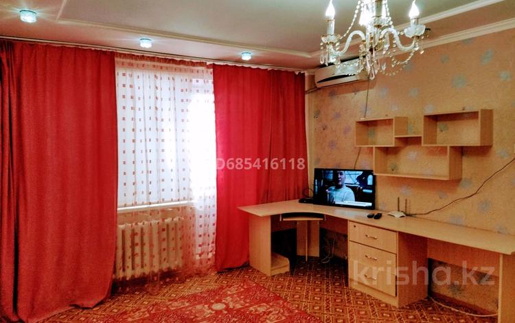 1-комнатная квартира · 45 м² · 2/9 этаж, мкр Кунаева 5 за 8 000 ₸ в Уральске — фото 2