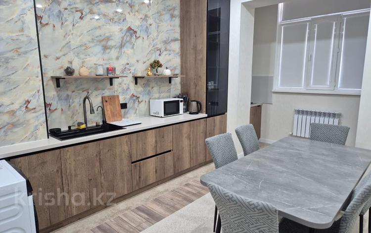 2-комнатная квартира · 80 м² · 5/8 этаж, 19а 23 за 250 000 ₸ в Актау, 19А мкр — фото 2