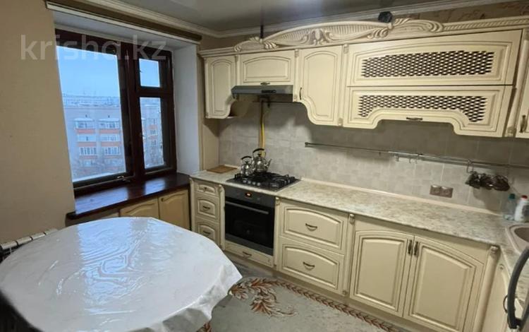 4-комнатная квартира · 100 м² · 8/10 этаж, мкр 5, абулхаирхана за 28 млн ₸ в Актобе — фото 13