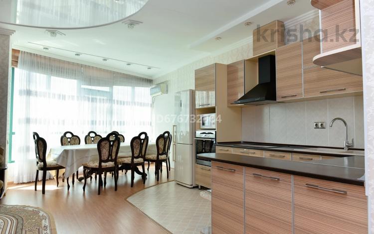 2-бөлмелі пәтер, 70 м², 21/25 қабат тәулігіне, мкр 11 112Б, бағасы: 18 000 〒 в Актобе, мкр 11 — фото 3