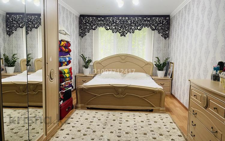 3-комнатная квартира · 63 м² · 1/5 этаж, мкр Каратау 22 — . за 16 млн ₸ в Таразе — фото 2