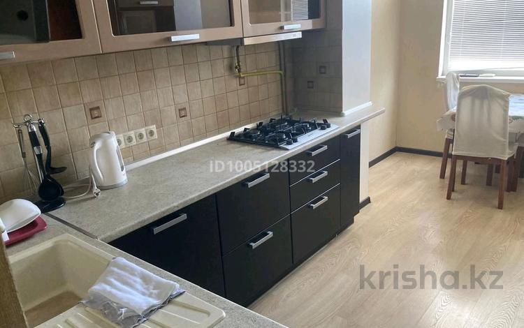 4-комнатная квартира · 98 м² · 5/5 этаж, 6-й мкр 3 за 300 000 ₸ в Актау — фото 15