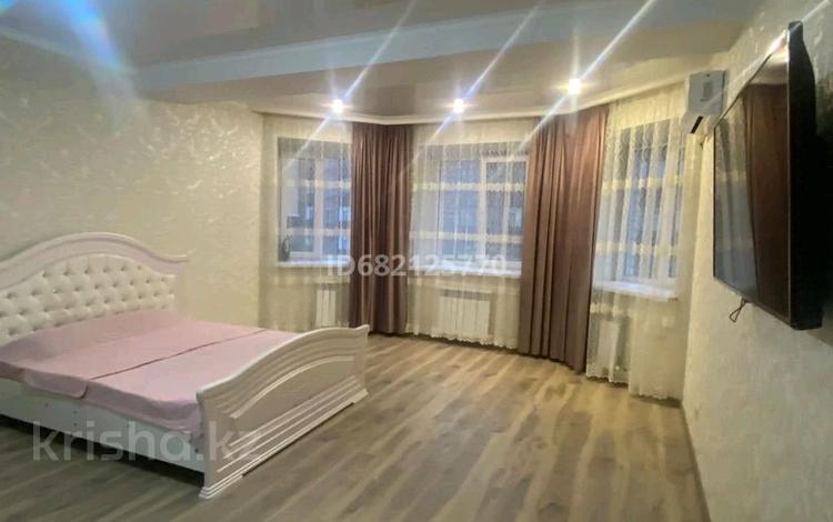 1-бөлмелі пәтер · 55 м² · 2/5 қабат, мкр. Алтын орда, Батыс 2 9/5, бағасы: 10 000 ₸ в Актобе — фото 2