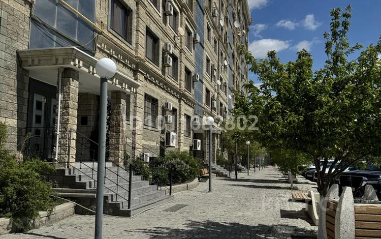 1-комнатная квартира · 60 м² · 4/9 этаж, проспект Каныш Сатпаев 60 за 200 000 ₸ в Атырау — фото 2