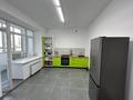Офисы, магазины и бутики, салоны красоты, образование · 94 м² за 400 000 ₸ в Актобе, мкр. Алтын орда — фото 2